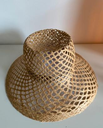 Cappello in raffia a rete