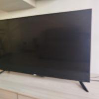 TV hkc con Amazon Fire TV.