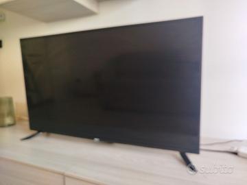 TV hkc con Amazon Fire TV.