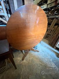 Tavolo rotondo in noce dell’800