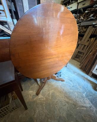 Tavolo rotondo in noce dell’800