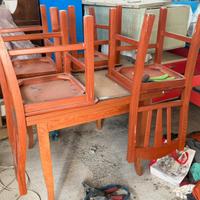 Tavolo da pranzo con sedie