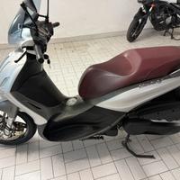 Piaggio Beverly 350 sport touring