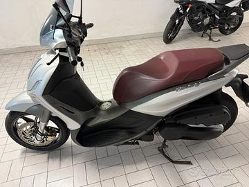 Piaggio Beverly 350 sport touring