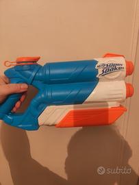 pistola ad acqua nerf super soaker