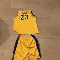 Completo Lakers e t-shirt militare