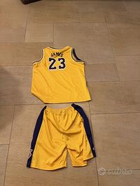 Completo Lakers e t-shirt militare