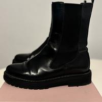 Scarpe in pelle nera