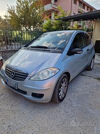 Auto Mercedes A160