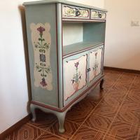Mobile dipinto stile tirolese