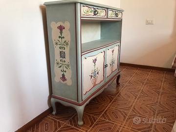 Mobile dipinto stile tirolese