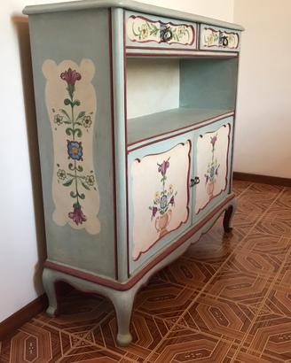 Mobile dipinto stile tirolese