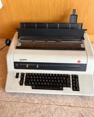 Macchina da scrivere Olympia ES101
