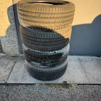 Pneumatici 275/40R22