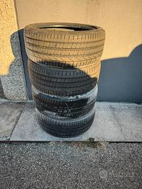 Pneumatici 275/40R22