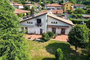 Villa di 434 m² con più di 5 locali e box auto dop
