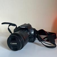 Canon Reflex EOS 100D con obiettivo 18-55mm