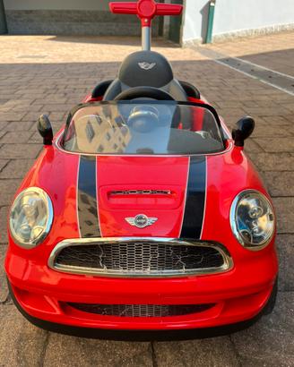 Auto a pedali Mini Cooper con maniglione genitori