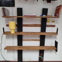 Scaffale a muro in legno
