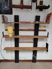 Scaffale a muro in legno