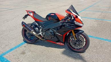 APRILIA RSV4 1100 FACTORY SE SBK-09 MAX BIAGGI 