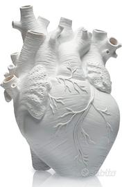 Vaso a forma di cuore anatomico