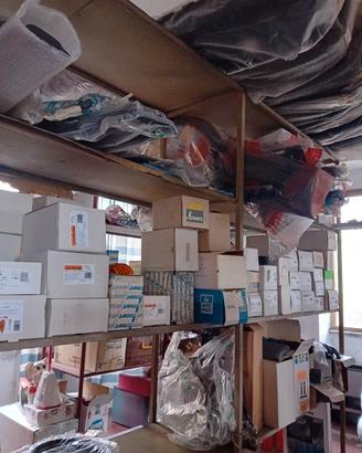 Stock in blocco ricambi auto 