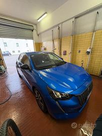 Peugeot 208 blu elettrico