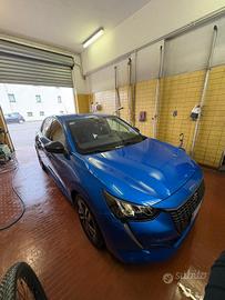 Peugeot 208 blu elettrico