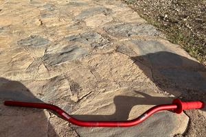 Manubrio Circuit  rosso con traversino nero