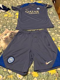 Maglia e pantaloncini allenamento Inter 2024-2025