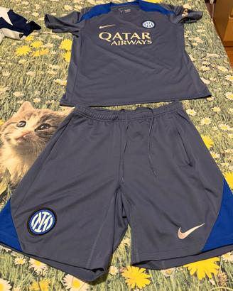 Maglia e pantaloncini allenamento Inter 2024-2025