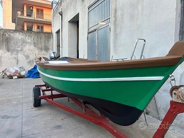 Barca a motore tradizionale