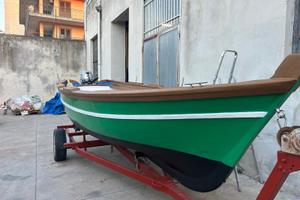 Barca a motore tradizionale