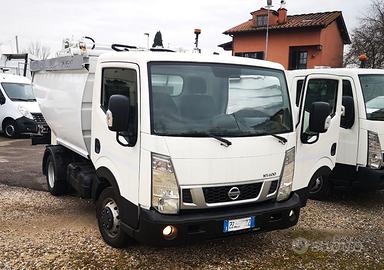 Nissan NT 400 per raccolta rifiuti patente B