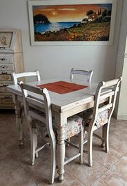 salotto con credenze tavolo e sedie 