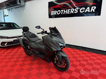 YAMAHA T-Max 560 TECH KAMO GARANZIA 2028 TAGLIAN
