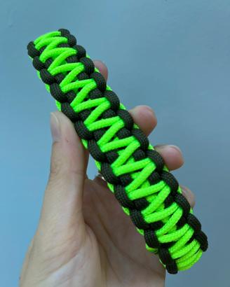 Collare in Paracord verde fluo e nero
