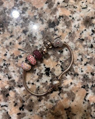 Bracciale Pandora originale in argento con 6 charm