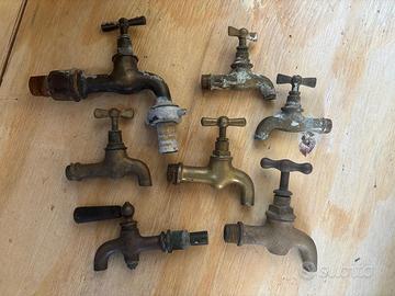 rubinetti antichi in ottone