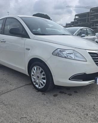 Lancia Ypsilon 1.2 69 CV 5 porte Gold