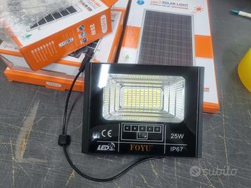 2 Fari 72 LED Solari 25W IP67 con Pannello Solare