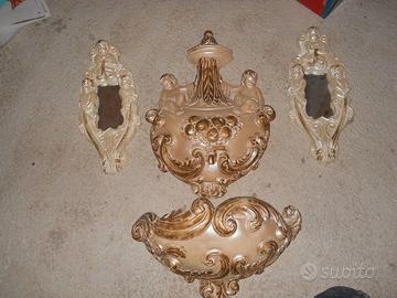 Putti bassorilievi con specchio