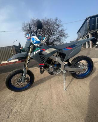 TM MOTO SMR 125 .