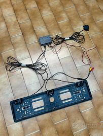 Porta targa con sensori e retrocamera