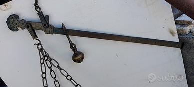 antica Stadera in ottone e rame , con marchi  .