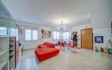 VILLA A SCHIERA DI TESTA CON GIARDINO E TERRAZZO!!