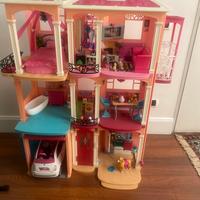 Casa di barbie con ascensore