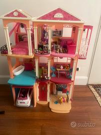 Casa di barbie con ascensore