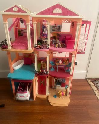 Casa di barbie con ascensore